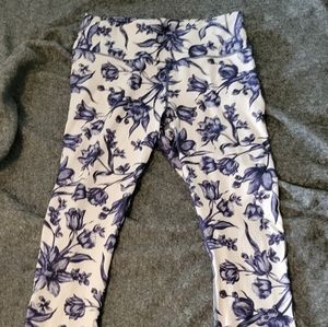 Size Large Guru active leggings